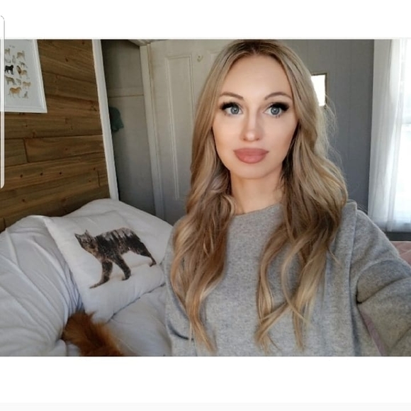 Meet your Posher, Allie - Picture 1 of 1